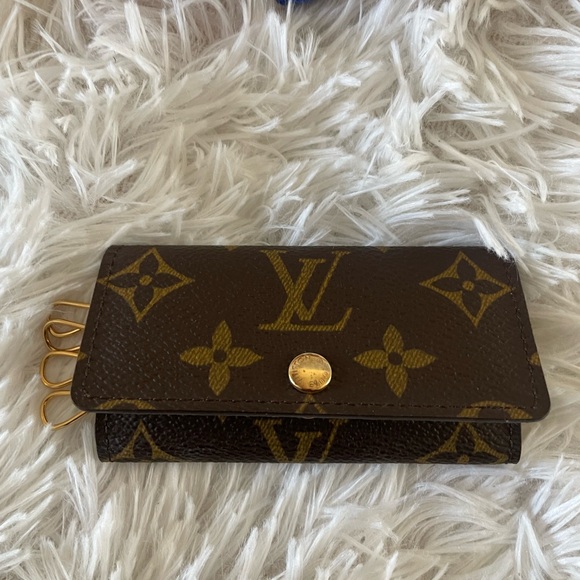 Authentic Louis Vuitton 4 key holder Monogram - Picture 2 of 11